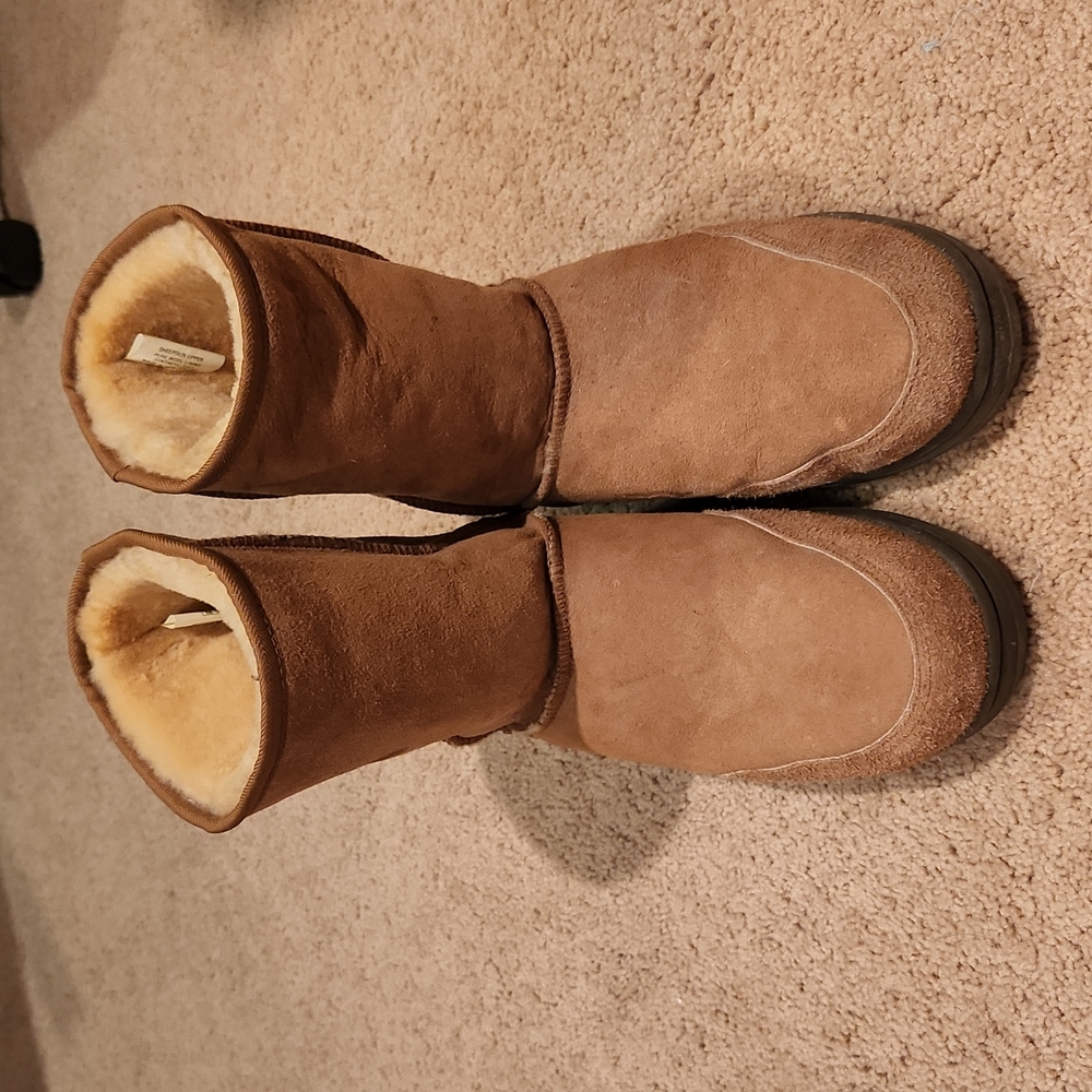 Men's Size 9 New Ugg Boots Camel Brown color
